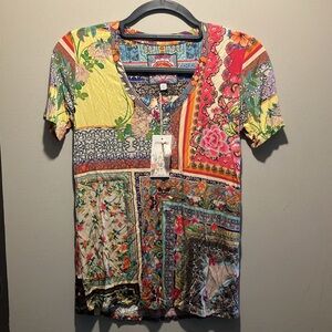 Johnny Was t-shirt multicolor floral size XXS Calloway favorite S/S v-neck tee